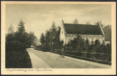 17752 Gezicht op de Langbroekerweg bij Doorn, met de kapel.
